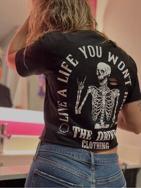 The Drive Company “Life a Life You Won’t Regret” Cropped Tee - S